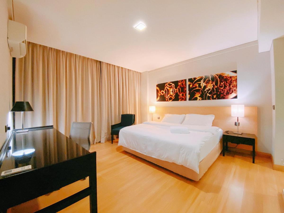 Straits Suite By C Homestay Malacca Esterno foto