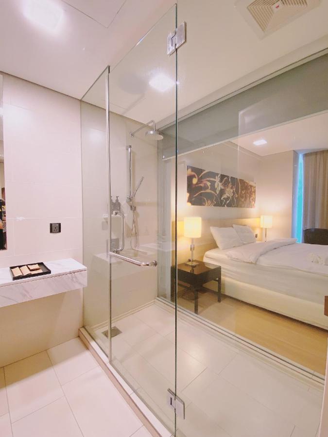 Straits Suite By C Homestay Malacca Esterno foto