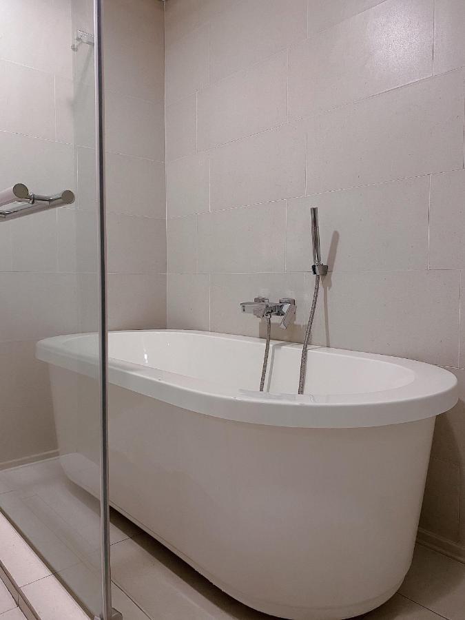 Straits Suite By C Homestay Malacca Esterno foto