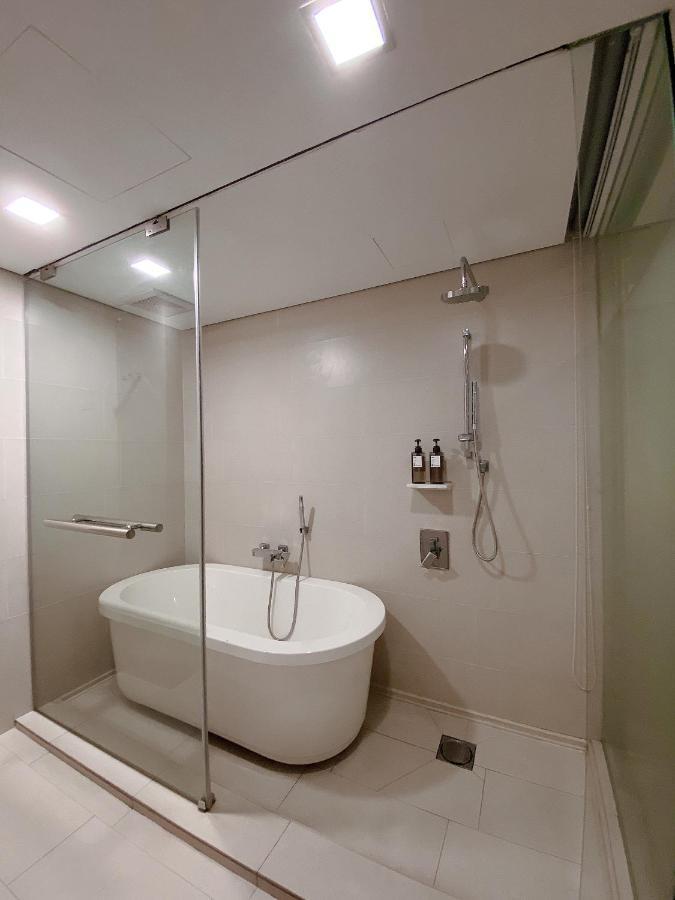 Straits Suite By C Homestay Malacca Esterno foto